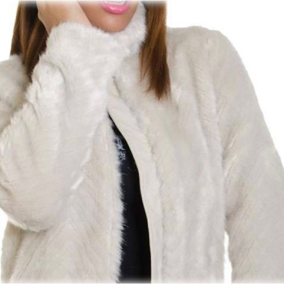 Guess size L faux fur 3/4 coat - Picture 2 of 16